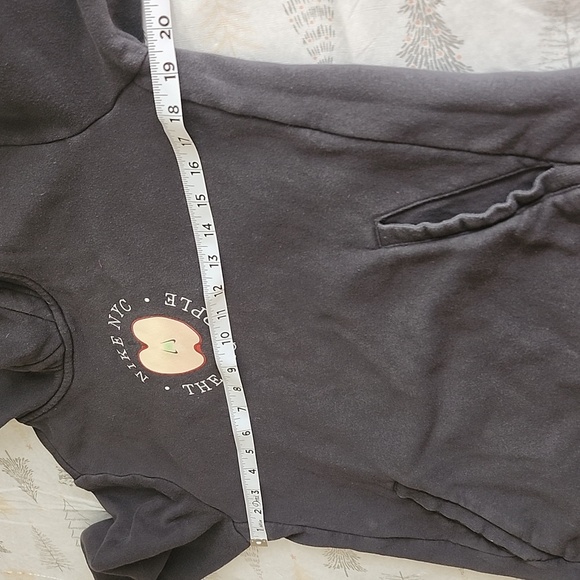 Nike NYC Big Apple graphic popover‎ pullover hoodie black  youth size XL - Picture 9 of 10